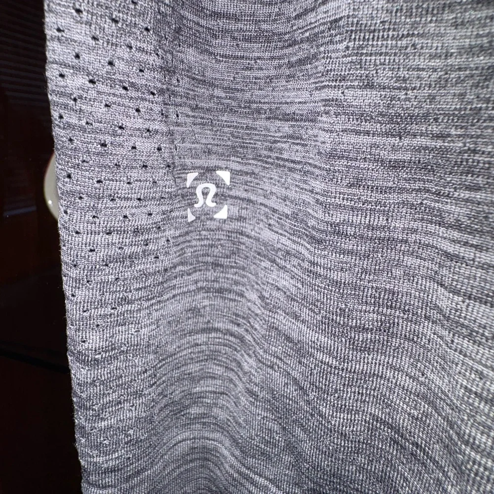 Lululemon Men’s Gray Seamless Training Tank “Get Outside. Get Sweaty.” Size M U - Picture 4 of 8